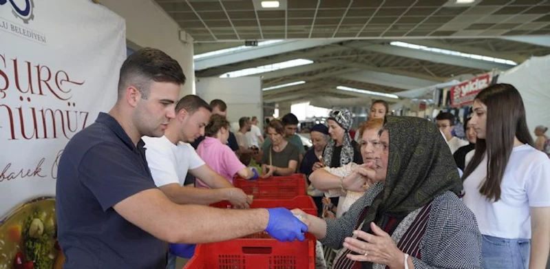 Çorlu Belediyesinden Atakent Pazar Yeri`nde Aşure İkramı