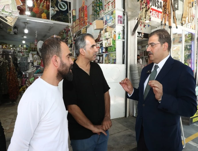 BAŞKAN CANPOLAT, AÇIKSU CADDESİ’NDE ESNAF VE VATANDAŞLARLA BULUŞTU