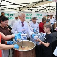 Büyükşehir aşure geleneğini sürdürüyor