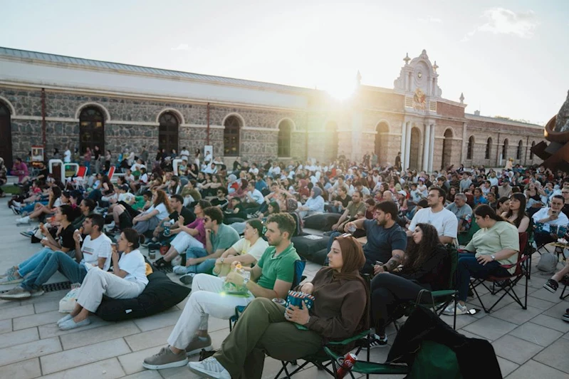 SİNEMA AKŞAMLARI ARTİSTANBUL FESHANE’DE SÜRÜYOR