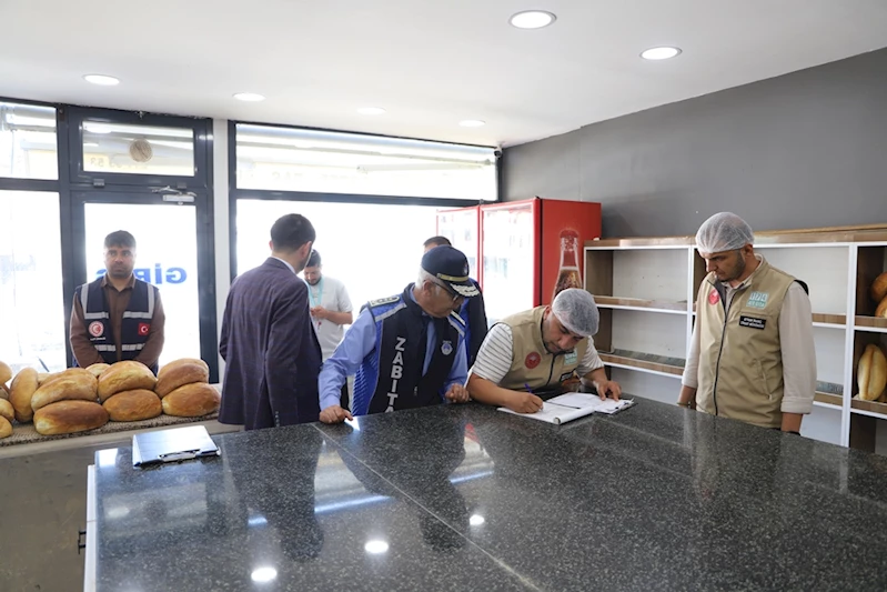 ARDAHAN’DA ZABITA EKİPLERİNİN ÖNCÜLÜĞÜNDE FIRINLAR DENETLENİYOR