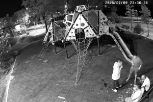 PARKTAKİ DUYARSIZLIĞA ‘ÇEVRE ZABITA’DAN ANINDA MÜDAHALE