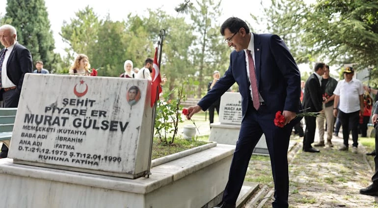 15 TEMMUZ’UN YIL DÖNÜMÜNDE ŞEHİTLERİMİZİ SAYGIYLA YAD ETTİK