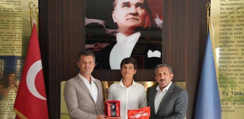 Başkan Sarıkurt´tan LGS Şampiyonuna Tebrik Ziyareti