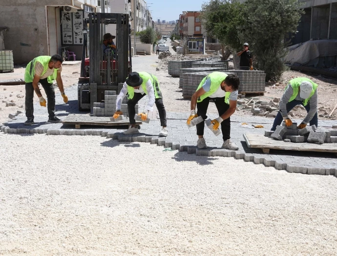 HALİLİYE’DE 17 EKİP İLE YOL YAPIM VE ONARIM ÇALIŞMALARI SÜRÜYOR