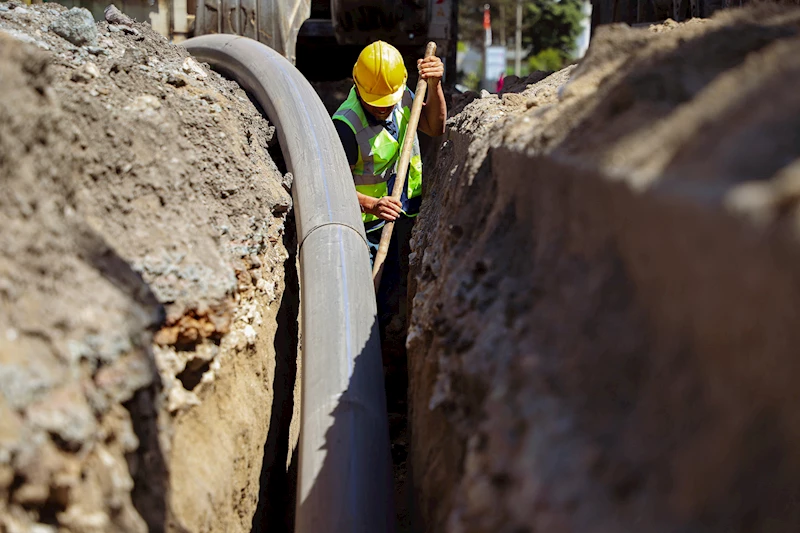 Söğütlü’nün 25 kilometrelik altyapısı için ekipler ilçenin dört bir yanında çalışıyor