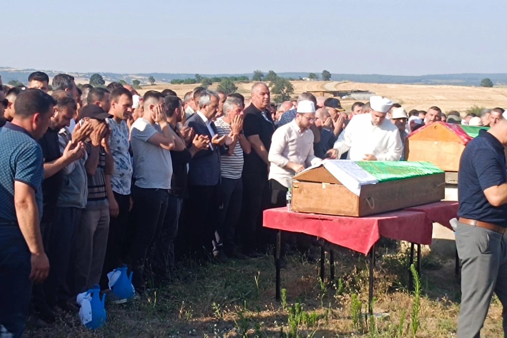 Ölüme birlikte gittiler... Oskan çifti gözyaşlarıyla uğurlandı