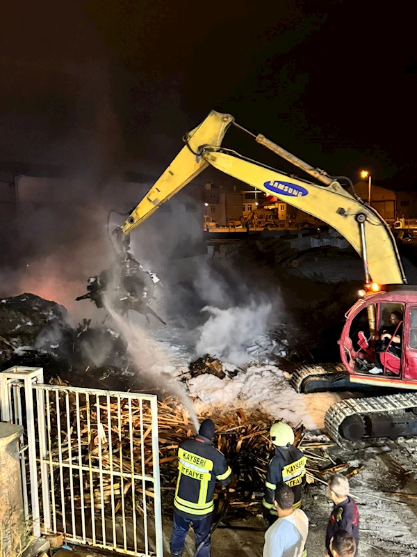 Kayseri İtfaiyesi’nden Kereste Fabrikasındaki Yangına Başarılı Müdahale