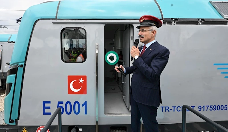 YERLİ VE MİLLİ LOKOMOTİF İLK SEFERİNİ TAMAMLADI