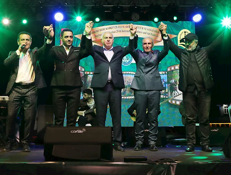 ŞÖLENLERDE SAHNE SIRASI BAYBURTLU SANATÇILARINDI