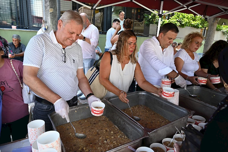 Kemer Belediyesi’nden aşure ikramı