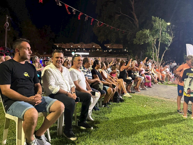 Gürcü dans topluluğundan Kemer’de muhteşem şov