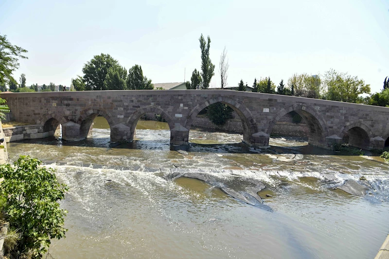 TARİHİNDE İLK KEZ TAŞTI…  ANKARA ÇAYI ALARM VERİYOR