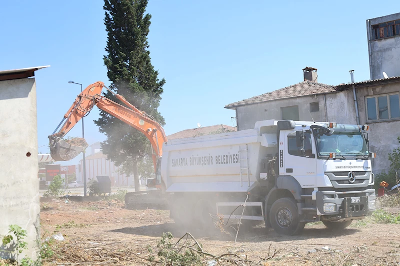 Büyükşehir Sakarya’nın merkez aksını bağlayacak çalışma için ilk kazmayı vurdu