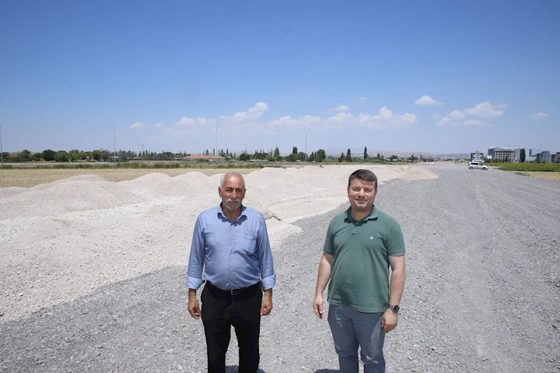 AKSARAY BELEDİYESİ, 40 METRELİK YENİ ÇEVRE YOLUNUN YAPIMINA ENGEL TEŞKİL EDEN SON YAPININDA YIKIMINI GERÇEKLEŞTİRDİ