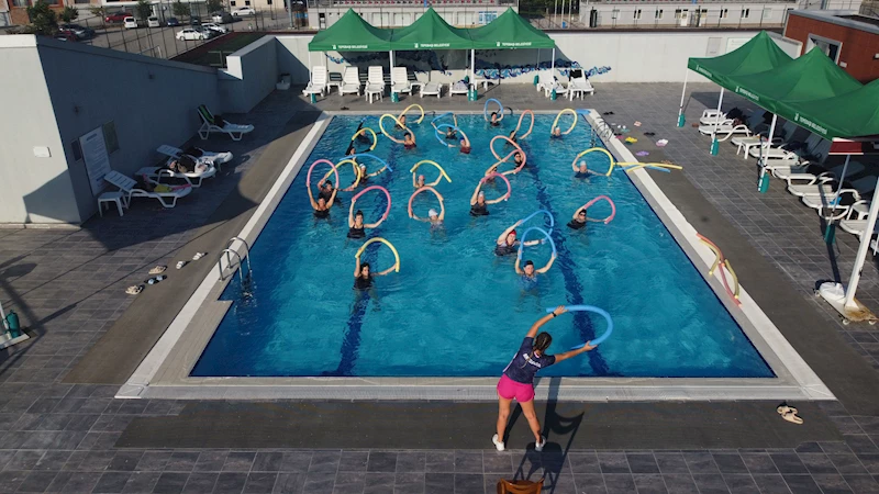 SU JİMNASTİĞİ İLE DAHA SAĞLIKLI YAŞIYORLAR