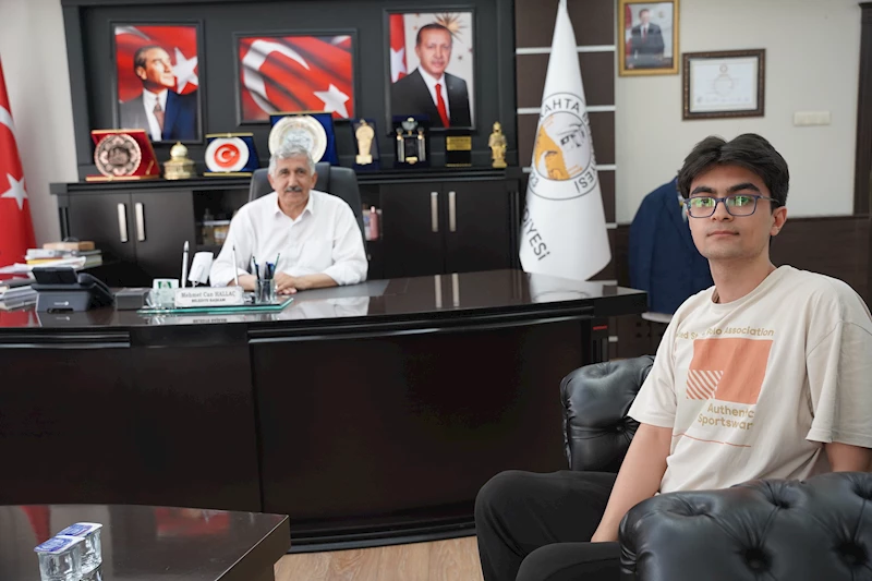 YKS Adıyaman İl Birincisi Musa Çelebi’den Başkan Hallaç’a Ziyaret