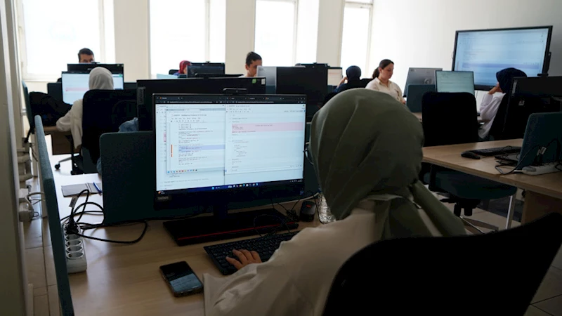 Pusula Maraş Bilim Akademisi’nde Gençler Geleceğe Kod Yazıyor