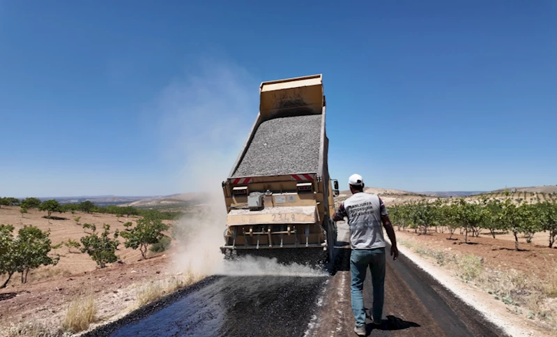 BÜYÜKŞEHİR, BİRECİK’TE 8 KM’LİK GRUP YOLUNU SATHİ ASFALTLA KAPLADI