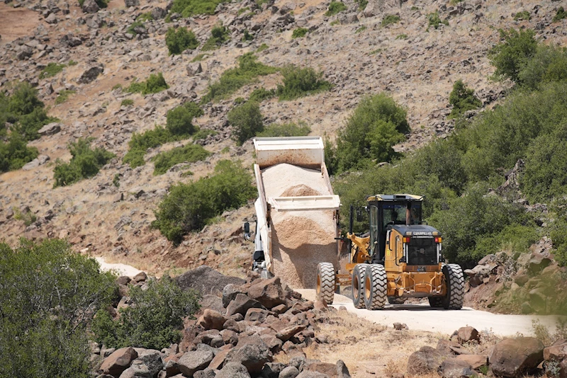 YALANGOZ MAHALLESİ YILLARDIR BEKLEDİĞİ YOLA KAVUŞTU