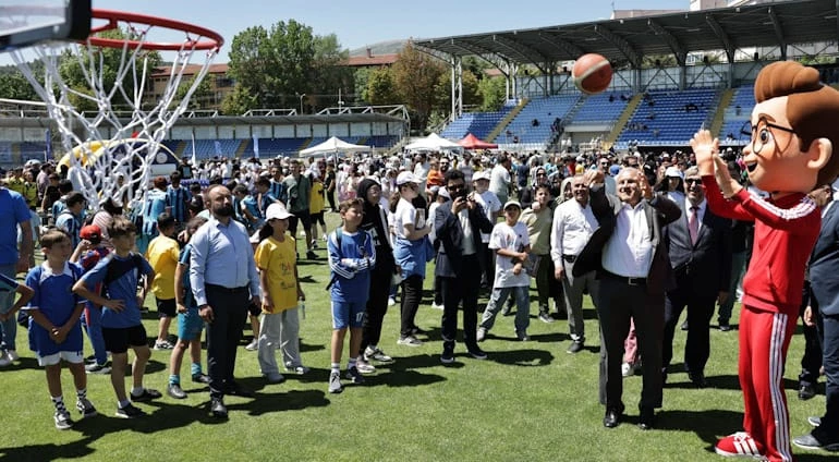 YAZ SPOR OKULLARI AÇILIŞ TÖRENİ RENKLİ GÖRÜNTÜLERE SAHNE OLDU