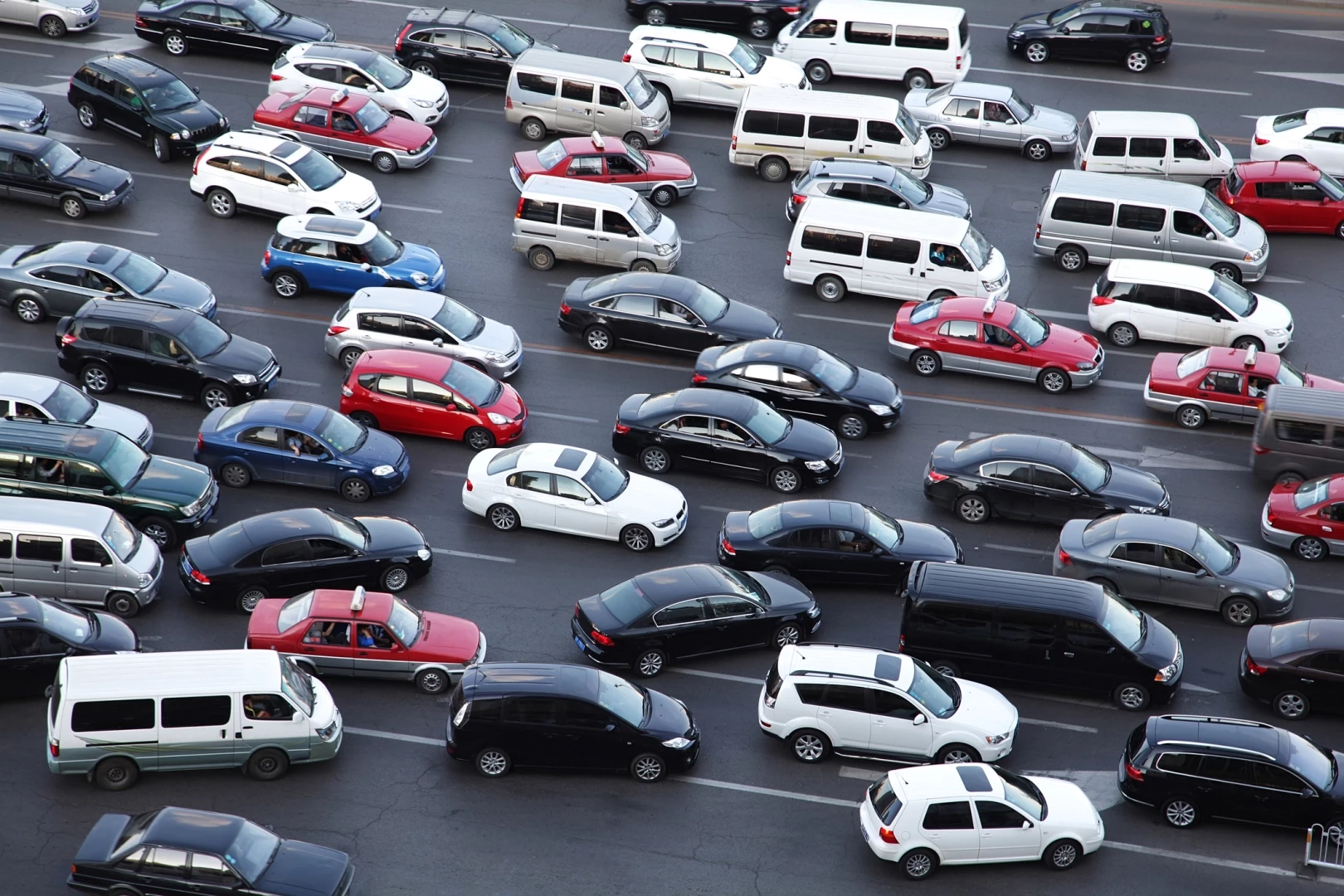 Afetlerde araç güvenliği için hayat kurtaran tavsiyeler