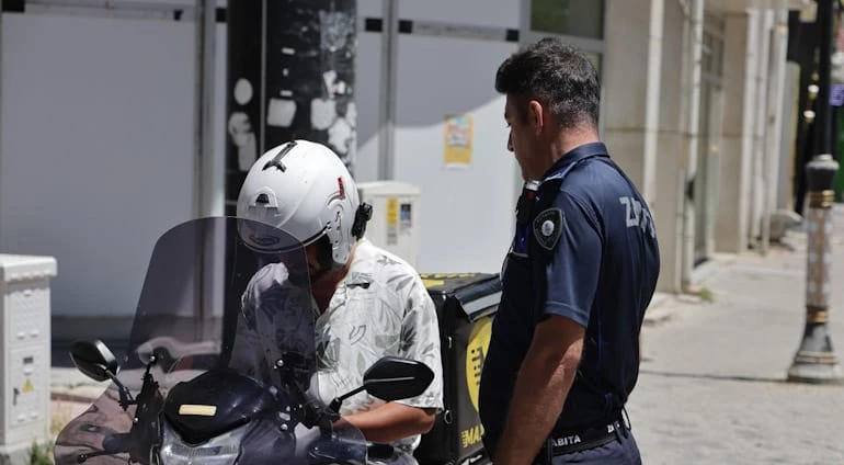 ZABITA EKİPLERİMİZDEN CUMHURİYET CADDESİ’NDE SIKI DENETİM
