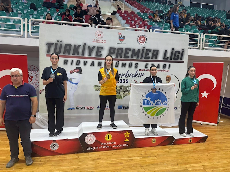 Büyükşehir’in başarılı sporcuları Diyarbakır’da kürsüye çıktı