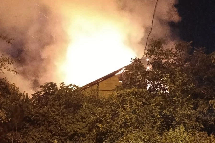 Düzce’de geceyi aydınlatan yangın