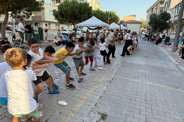 Bursa Karacabey geleneksel sokak oyunları etkinliğinde final