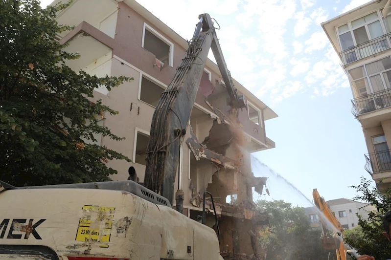 YÜKSEK RİSKLİ YAPILAR İÇİN DÖNÜŞÜM BAŞLADI