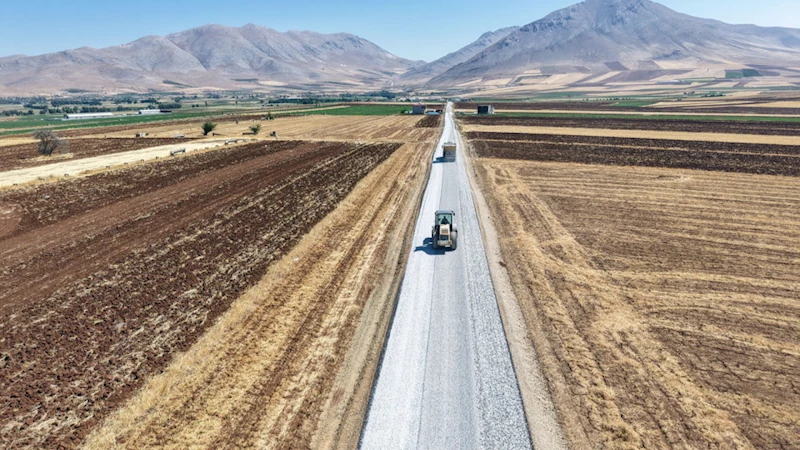 Büyükşehir’den Ekinözü Kırsalına Yol Yatırımı