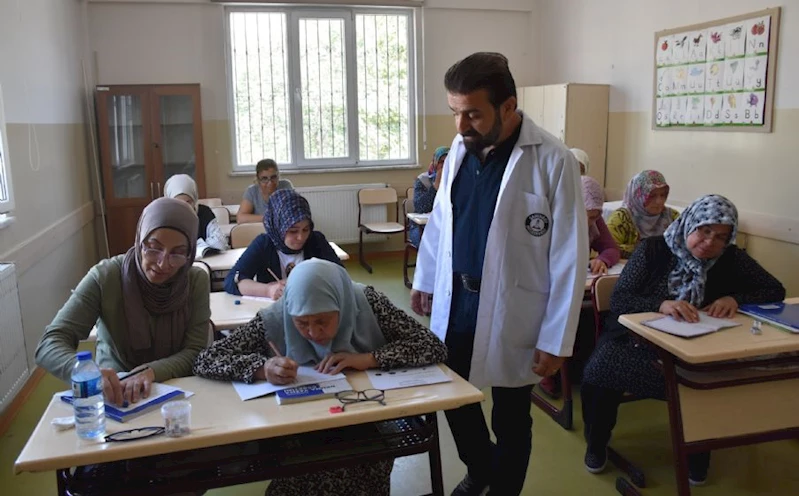 Belediyemizin Tesislerinde Okuma Yazma Öğreniyorlar
