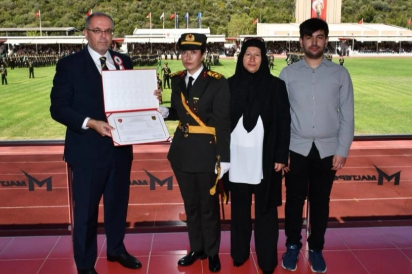 Cumhurbaşkanı Erdoğan, Ömer Halisdemir’in kızını tebrik etti