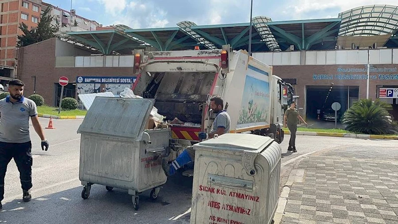 ÇÖP KONTEYNERLERİMİZİN YIKANMASI VE TEMİZLENMESİ ARALIKSIZ DEVAM EDİYOR.