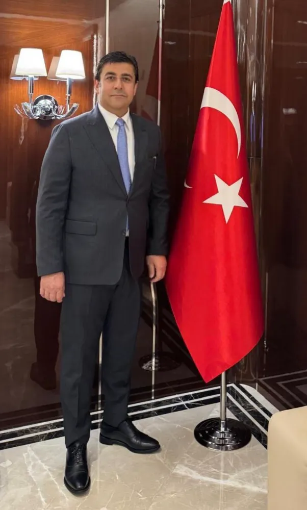 ÇETİN AY:  SİYASET ÜSTÜ...