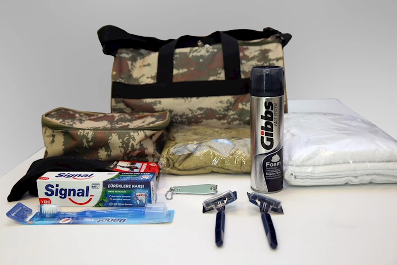 ASKERE GİDECEK GENÇLERE ‘ASKER ÇANTASI’ DESTEĞİ