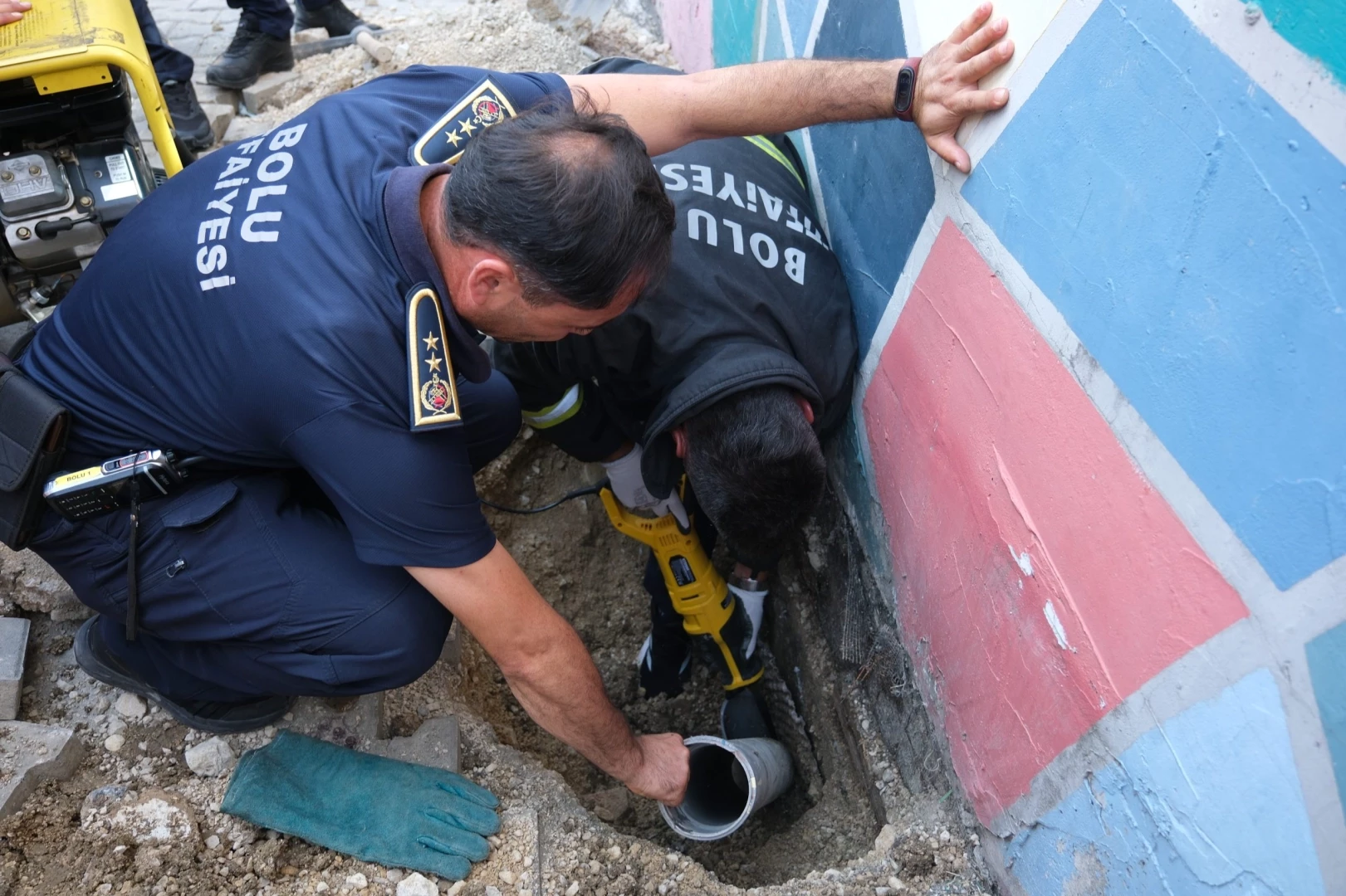 İtfaiyeden kedi kurtarma operasyonu