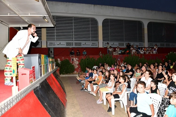 İzmir Çiğli’de yaz akşamları tiyatroyla şenleniyor