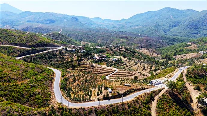 ALANYA BELEDİYESİ, FAKIRCALI’NIN YOLLARINI KONFORLA BULUŞTURUYOR