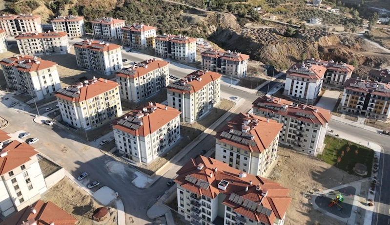 DEPREM KONUTLARI İÇİN 36 MİLYAR LİRALIK YOL YATIRIMI