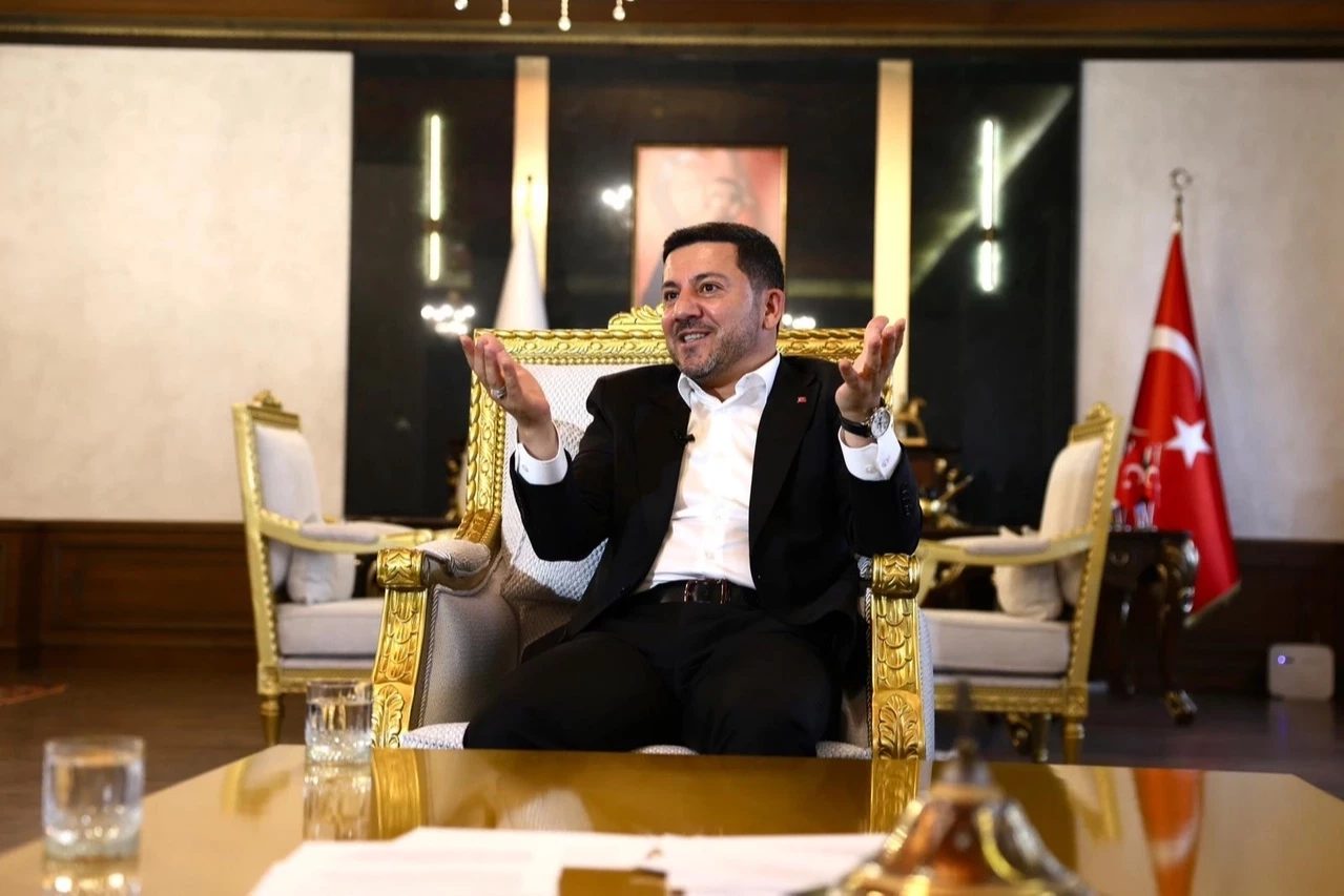 Üniversiteyi kazanan adaylara Rasim Arı