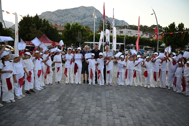 Kursiyerlere sertifikaları düzenlenen törenle verildi