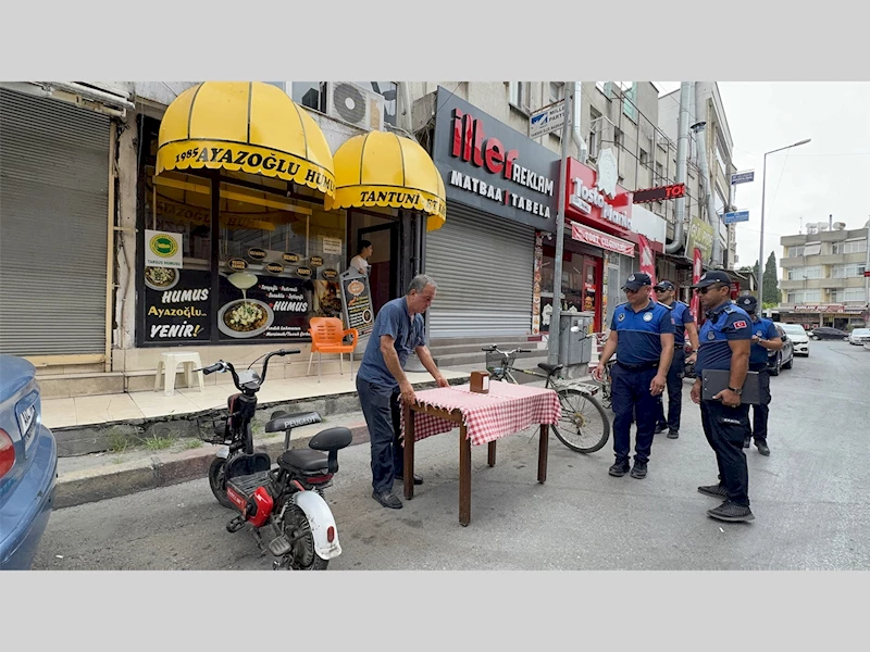 TARSUS’TA KALDIRIMLARI İŞGAL EDEN TEZGAHLARA MÜDAHALE EDİLDİ