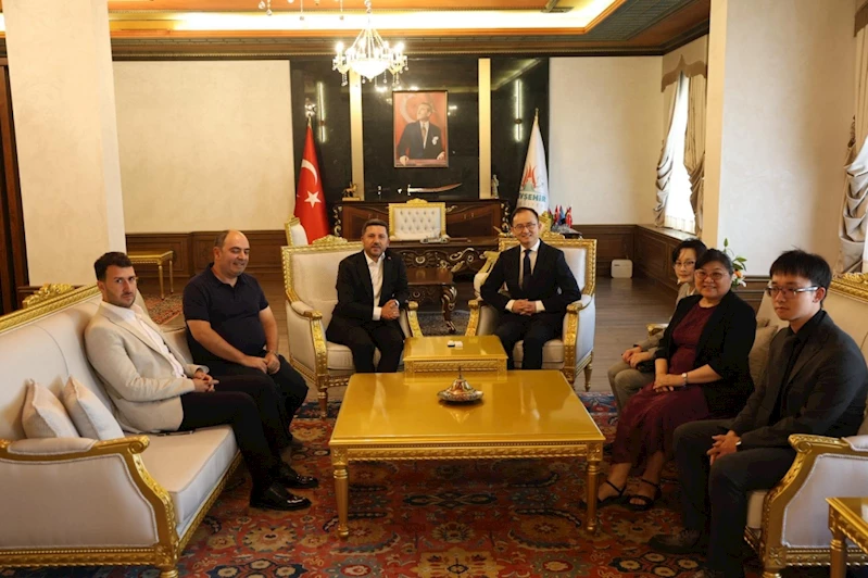 Çin Halk Cumhuriyeti Büyükelçisi Xuebin, Belediye Başkanı Arı’yı Ziyaret Etti