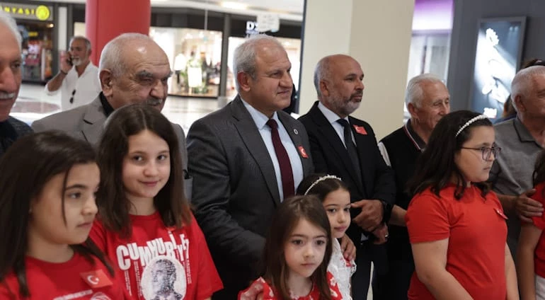 BÜYÜK ZAFERİMİZİN İZLERİ MİNİKLERİMİZİN FIRÇALARINDAN TUVALE TAŞINDI