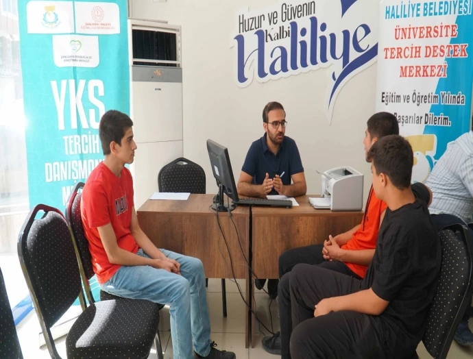 HALİLİYE BELEDİYESİ, TERCİH DANIŞMANLIK MERKEZİ İLE GENÇLERİN YANINDA