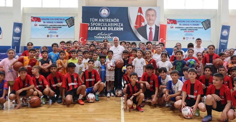 Belediyemizden Öğrencilere 160 Bin Adet Basketbol, Voleybol Ve Futbol Topu Hediye