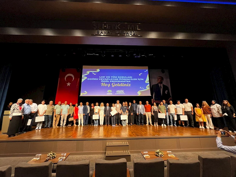 BAŞKAN YILMAZ, LGS ŞAMPİYONLARINI ÖDÜLLENDİRDİ