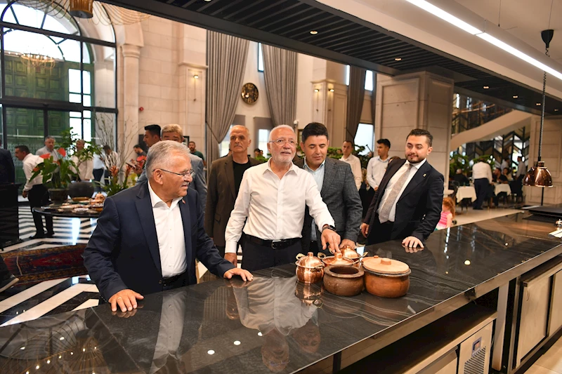 Başkan Büyükkılıç, Bakan Yardımcısı Boyraz’a Mutfak Sanatları Merkezi ile Millet Bahçesini Tanıttı